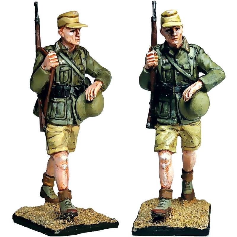 Soldado del Afrika Korps marchando con fusil Kar98k